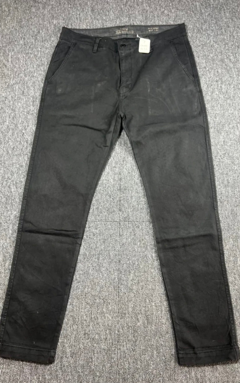 Chino Levi’s Slim