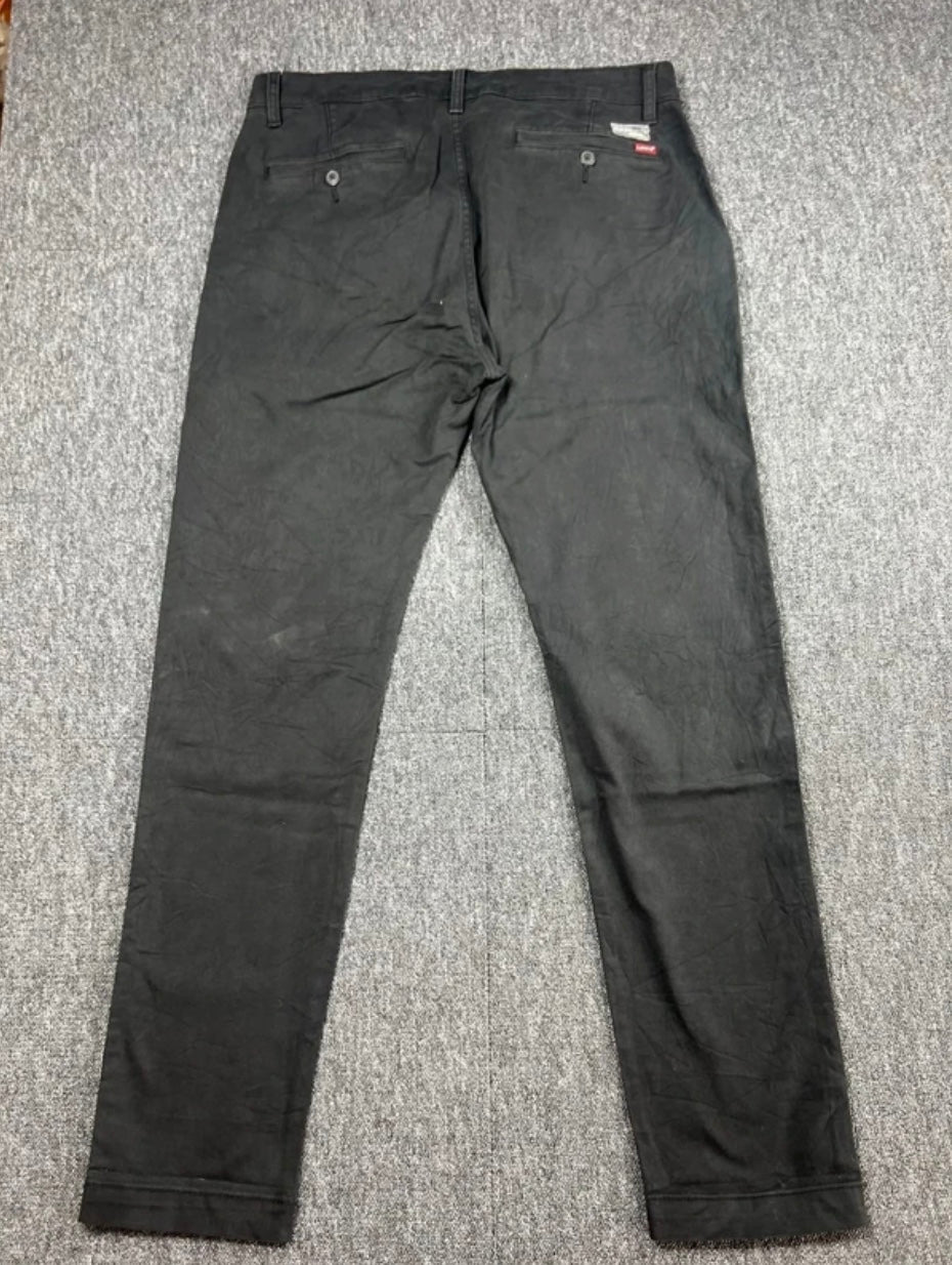 Chino Levi’s Slim